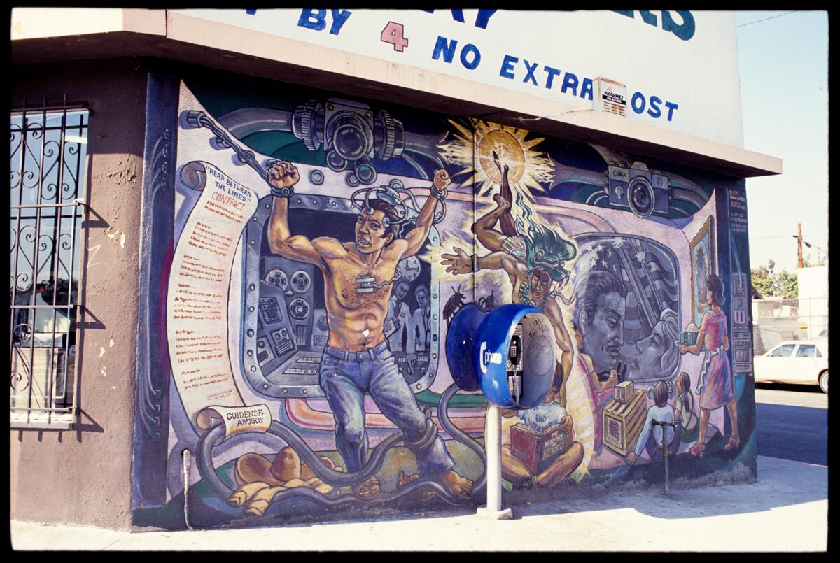 Read Between the Lines(Cuidense Amigos), photographed by Robin Dunitz