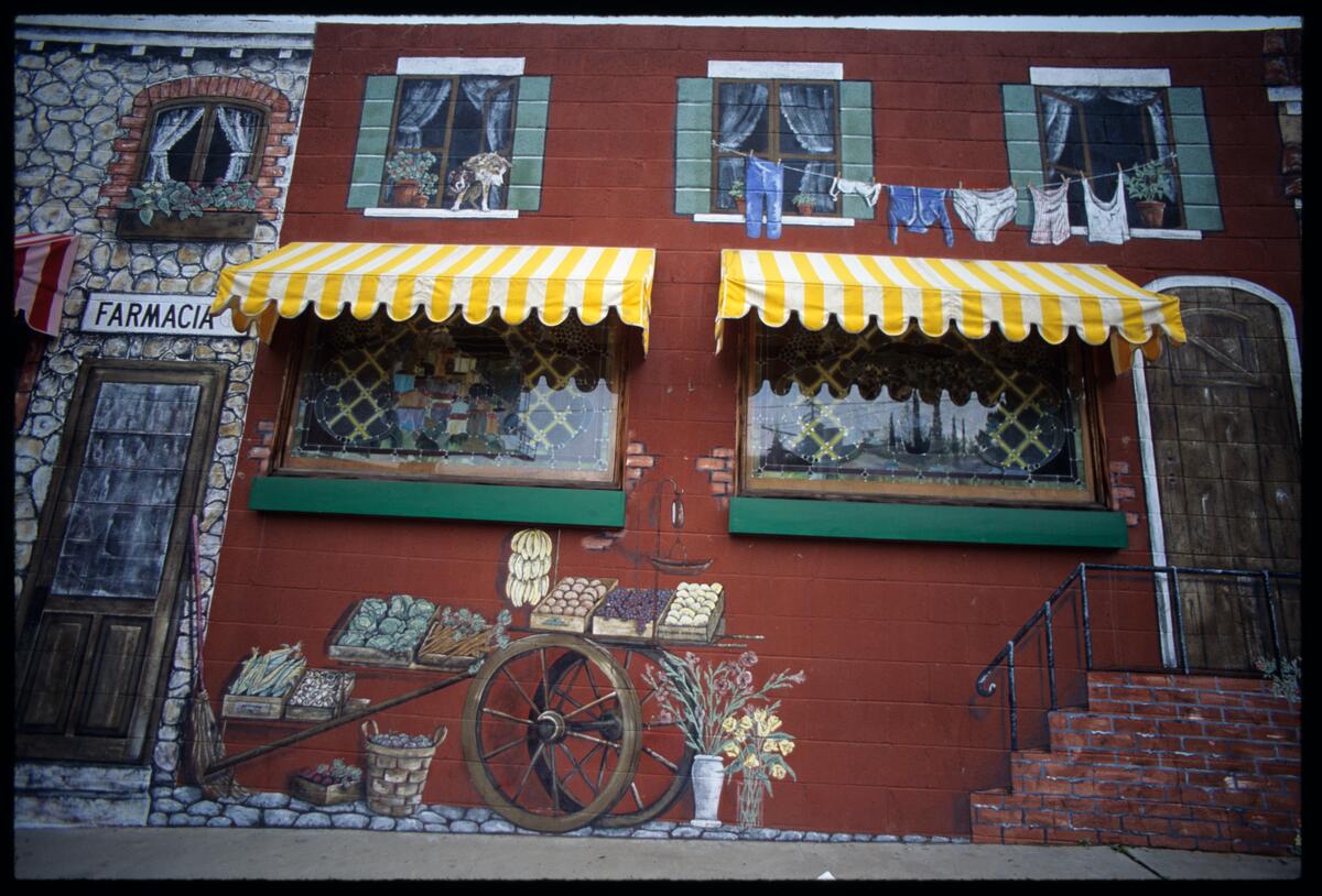 Italian Street Scene, photographed by Robin Dunitz